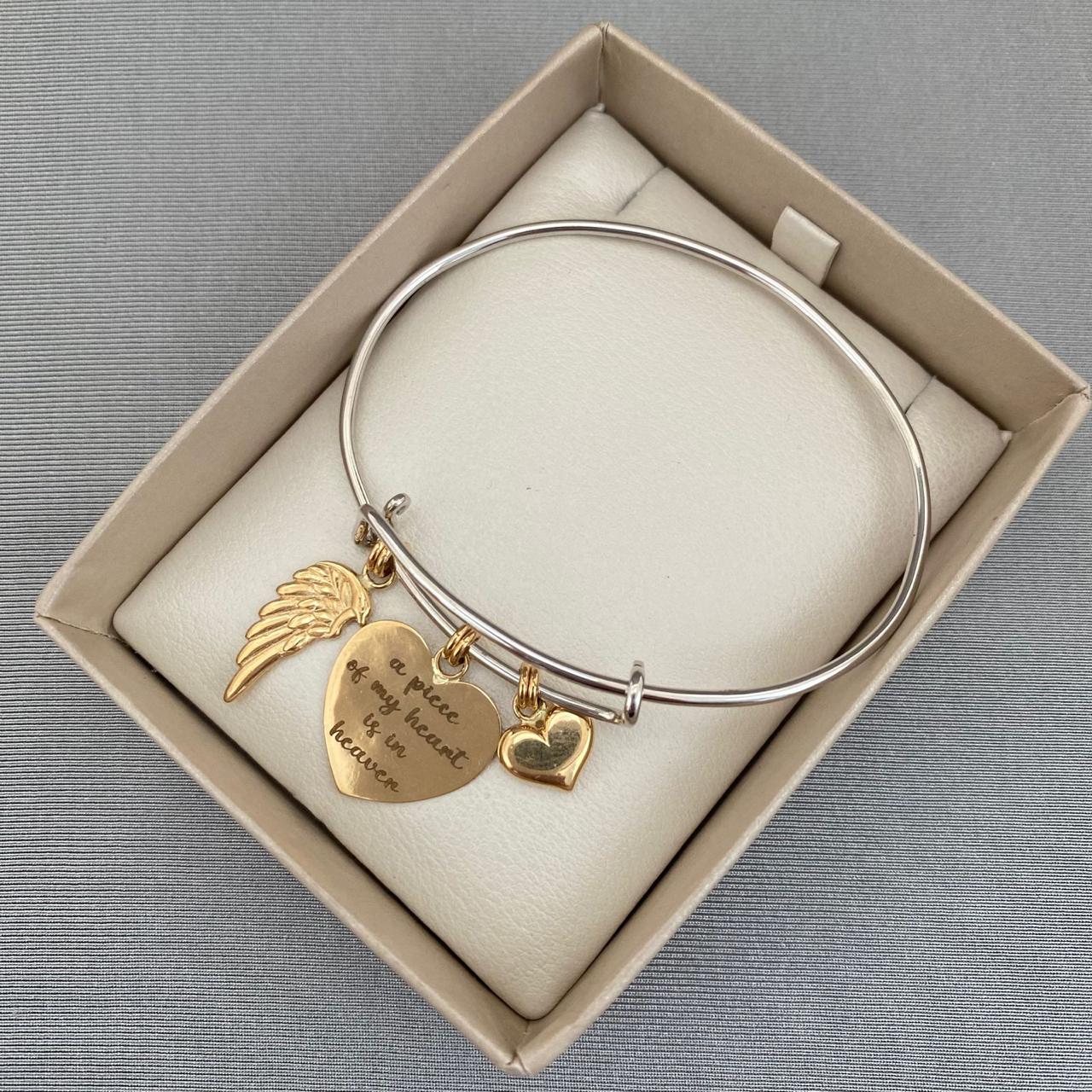 Pulso guaya dijes ala y corazon  (POR FABRICACION) Oro amarillo 18k 15,5 Gr / 18 Cm